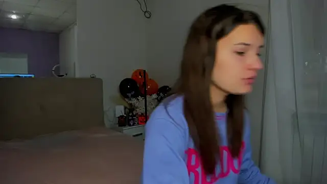 Laura Leee online show from 11-05-25, 06:02