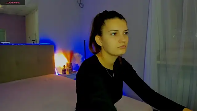 Laura Leee online show from 11-11-25, 06:13