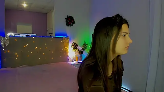 Laura Leee online show from 12-18-25, 06:19