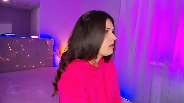 Laura Leee online show from 04-25-26, 05:10