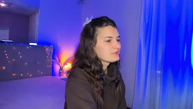 Laura Leee online show from 04-28-26, 05:12