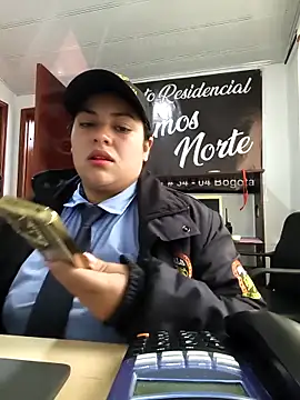 Snapshot of DULCE__26 chatting on 10-04-25, 03:32 DULCE  26 online show from 10-04-25, 03:32