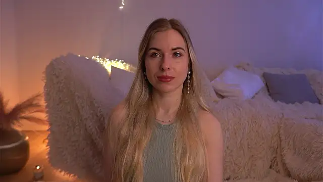 Snapshot of lorrie_love_story chatting on 03-15-26, 11:05 lorrie love story online show from 03-15-26, 11:05