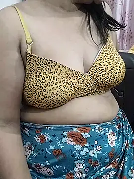 Snapshot of Urmila_bhabhii chatting on 05-25-26, 04:46 Urmila bhabhii online show from 05-25-26, 04:46