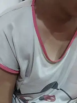 Snapshot of Urmila_bhabhii chatting on 05-27-26, 03:03 Urmila bhabhii online show from 05-27-26, 03:03