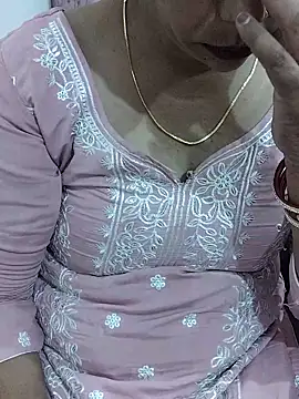 Snapshot of Urmila_bhabhii chatting on 06-14-26, 05:09 Urmila bhabhii online show from 06-14-26, 05:09