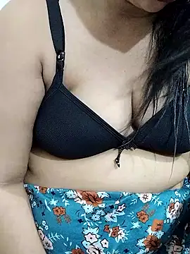Snapshot of Urmila_bhabhii chatting on 06-15-26, 03:47 Urmila bhabhii online show from 06-15-26, 03:47