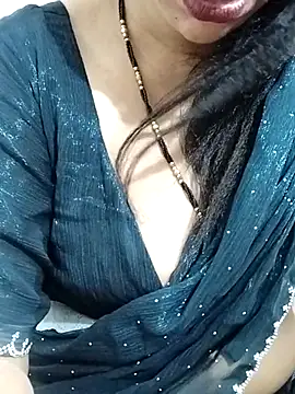 Snapshot of Urmila_bhabhii chatting on 06-16-26, 04:26 Urmila bhabhii online show from 06-16-26, 04:26