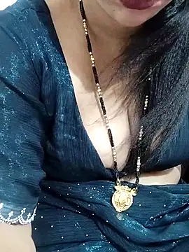 Snapshot of Urmila_bhabhii chatting on 06-17-26, 02:58 Urmila bhabhii online show from 06-17-26, 02:58
