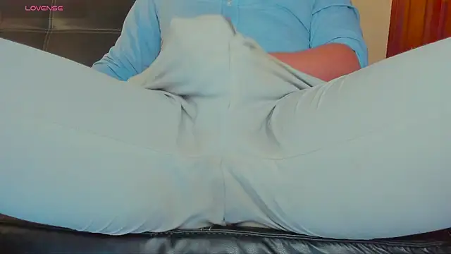 Snapshot of MrLonely02 chatting on 12-13-24, 03:49 MrLonely02 online show from 12-13-24, 03:49