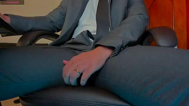 Snapshot of MrLonely02 chatting on 02-14-25, 01:18 MrLonely02 online show from 02-14-25, 01:18