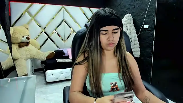 NahomiConnor  online show from 12-18-25, 12:44