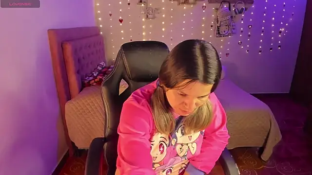 Sabrina Hall  online show from 04-05-26, 02:53