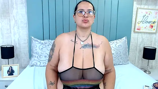 Snapshot of KarllaWalker chatting on 05-10-26, 11:37 KarllaWalker online show from 05-10-26, 11:37