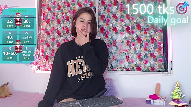 Snapshot of -Gwen- chatting on 12-17-24, 04:01 -Gwen- online show from 12-17-24, 04:01