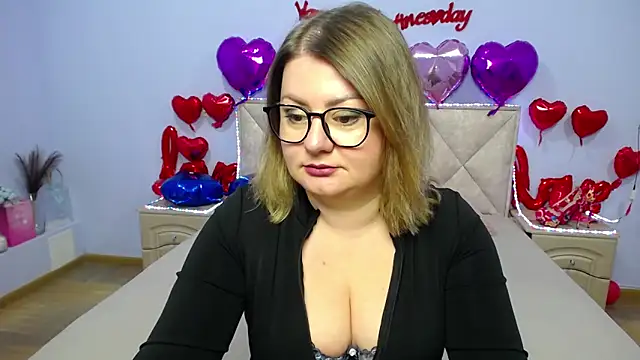 Snapshot of ZannaDreil chatting on 02-17-25, 06:48 ZannaDreil online show from 02-17-25, 06:48