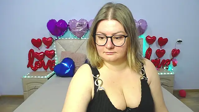 Snapshot of ZannaDreil chatting on 02-22-25, 07:03 ZannaDreil online show from 02-22-25, 07:03