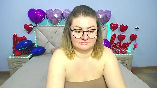 Snapshot of ZannaDreil chatting on 02-25-25, 07:03 ZannaDreil online show from 02-25-25, 07:03