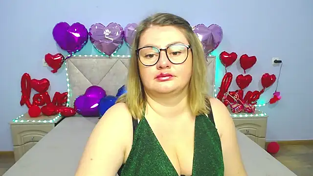 Snapshot of ZannaDreil chatting on 02-26-25, 07:05 ZannaDreil online show from 02-26-25, 07:05