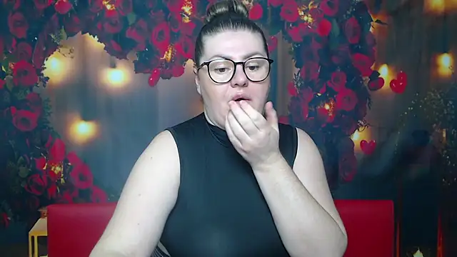 Snapshot of ZannaDreil chatting on 03-08-25, 12:44 ZannaDreil online show from 03-08-25, 12:44