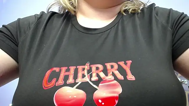 Snapshot of ZannaDreil chatting on 03-13-25, 01:32 ZannaDreil online show from 03-13-25, 01:32