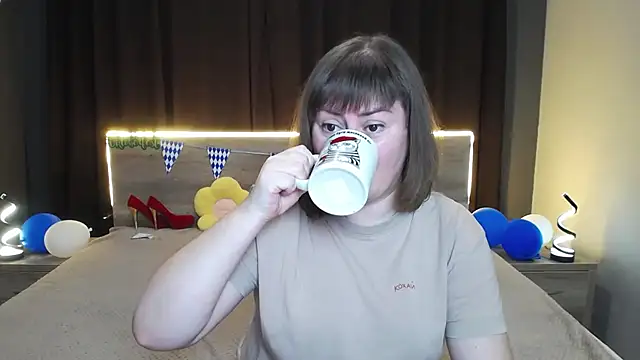 Snapshot of ZannaDreil chatting on 10-06-25, 06:05 ZannaDreil online show from 10-06-25, 06:05