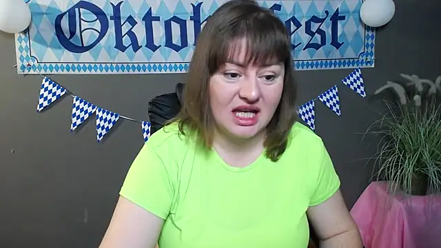 Snapshot of ZannaDreil chatting on 10-09-25, 06:06 ZannaDreil online show from 10-09-25, 06:06