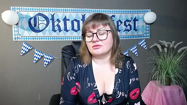 Snapshot of ZannaDreil chatting on 10-10-25, 06:07 ZannaDreil online show from 10-10-25, 06:07