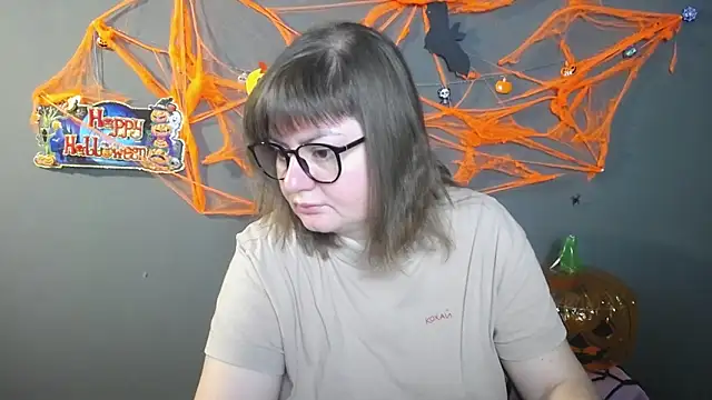 Snapshot of ZannaDreil chatting on 10-13-25, 05:57 ZannaDreil online show from 10-13-25, 05:57