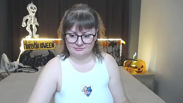 Snapshot of ZannaDreil chatting on 10-17-25, 05:48 ZannaDreil online show from 10-17-25, 05:48