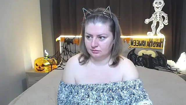 Snapshot of ZannaDreil chatting on 10-20-25, 06:08 ZannaDreil online show from 10-20-25, 06:08