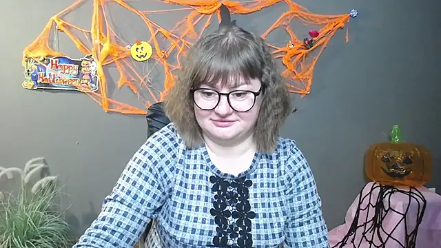 Snapshot of ZannaDreil chatting on 10-31-25, 07:04 ZannaDreil online show from 10-31-25, 07:04