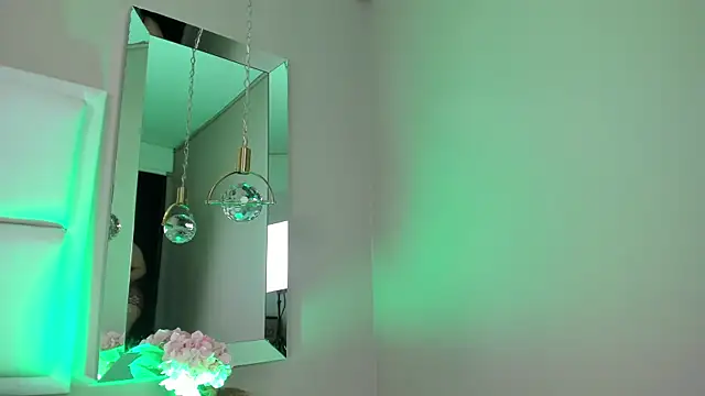 AvyMilton online show from 12-19-25, 11:17