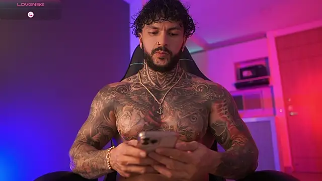 Snapshot of mariano_costa chatting on 10-29-25, 04:15 mariano costa online show from 10-29-25, 04:15