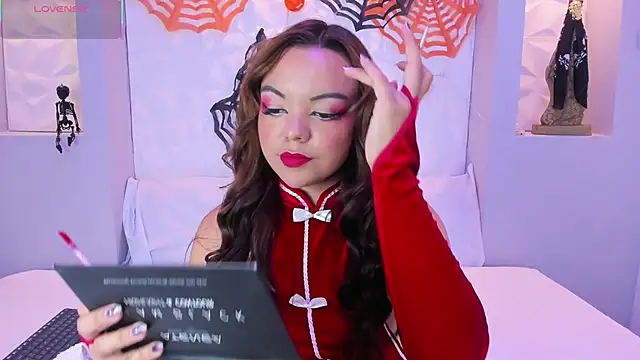 EmilyRouss  online show from 10-27-25, 07:29