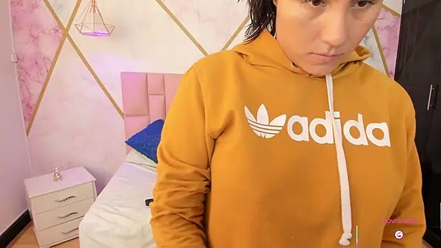 lizortiz online show from 10-23-25, 01:10