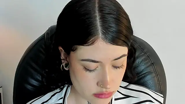 melody suarez online show from 12-17-24, 10:54