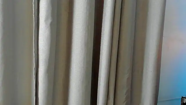 melody suarez online show from 01-04-25, 01:42