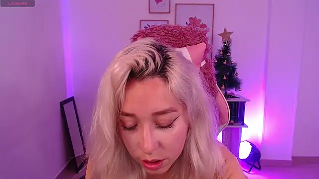 Snapshot of Dahlia__espresso chatting on 12-17-24, 06:09 Dahlia espresso online show from 12-17-24, 06:09