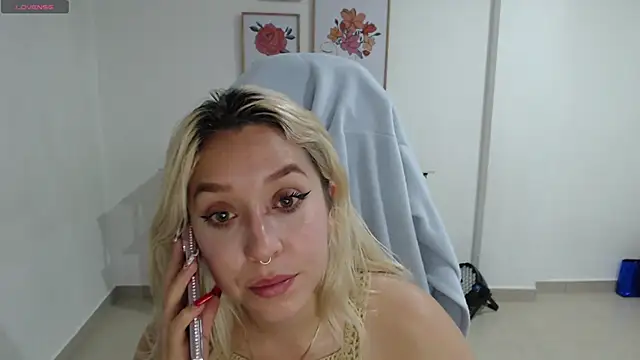 Snapshot of Dahlia__espresso chatting on 01-02-25, 10:55 Dahlia espresso online show from 01-02-25, 10:55