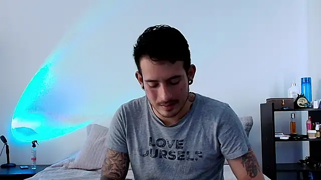 anika lowen02 online show from 12-18-24, 09:08