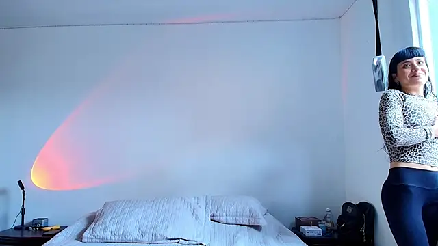 anika lowen02 online show from 01-25-25, 03:41