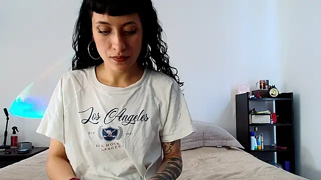 anika lowen02 online show from 03-05-25, 05:29