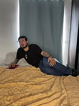 anika lowen02 online show from 10-28-25, 07:16