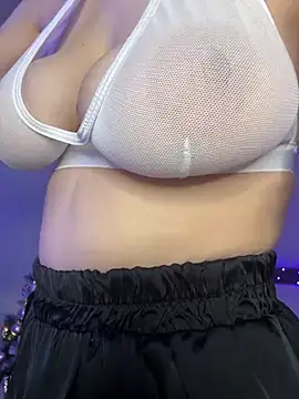 LoveLuna  online show from 12-25-24, 07:13