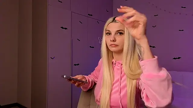 LoveLuna  online show from 10-16-25, 04:08