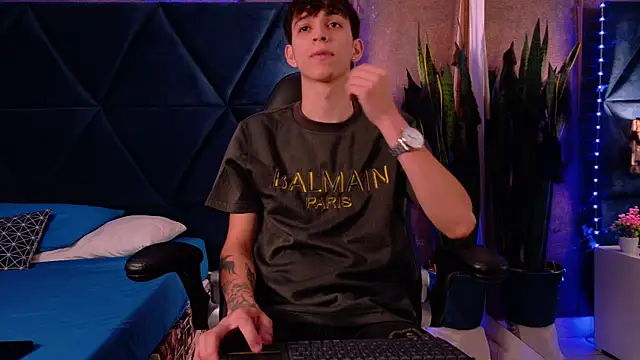 Snapshot of Lion_Foster01 chatting on 10-23-25, 12:04 Lion Foster01 online show from 10-23-25, 12:04