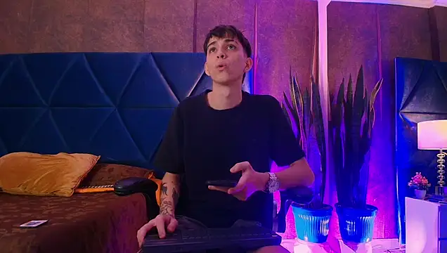 Snapshot of Lion_Foster01 chatting on 12-02-25, 08:37 Lion Foster01 online show from 12-02-25, 08:37