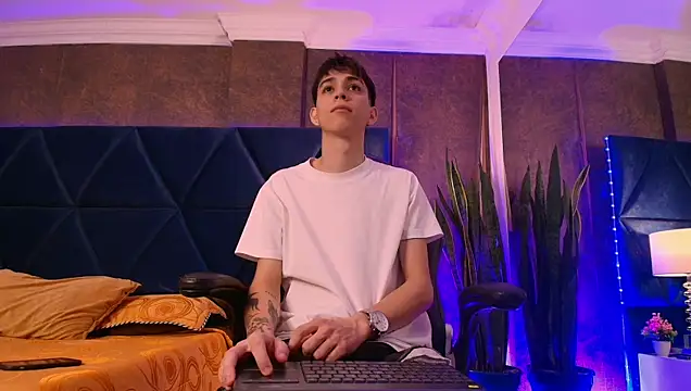 Snapshot of Lion_Foster01 chatting on 12-03-25, 07:34 Lion Foster01 online show from 12-03-25, 07:34