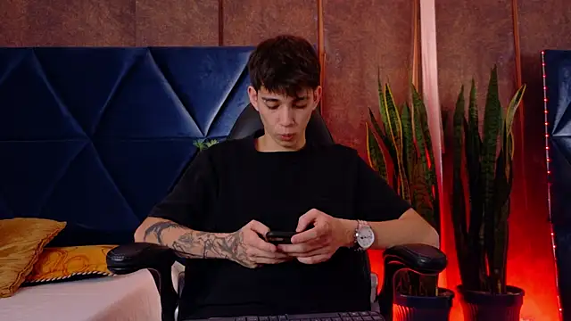 Snapshot of Lion_Foster01 chatting on 12-13-25, 09:53 Lion Foster01 online show from 12-13-25, 09:53